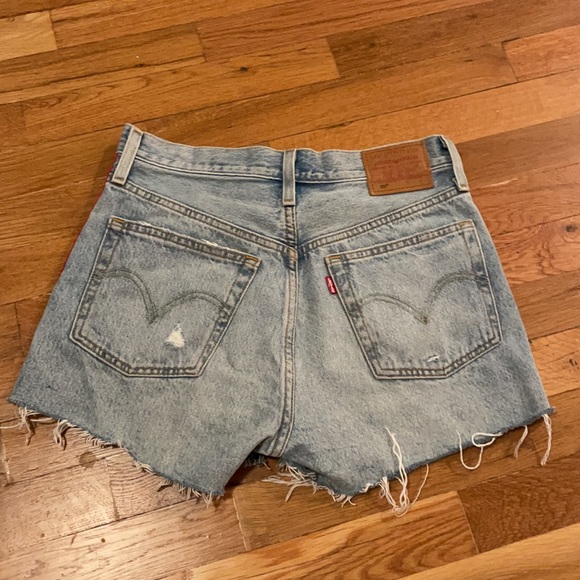 LEVI’S SHORTS - Picture 3 of 3